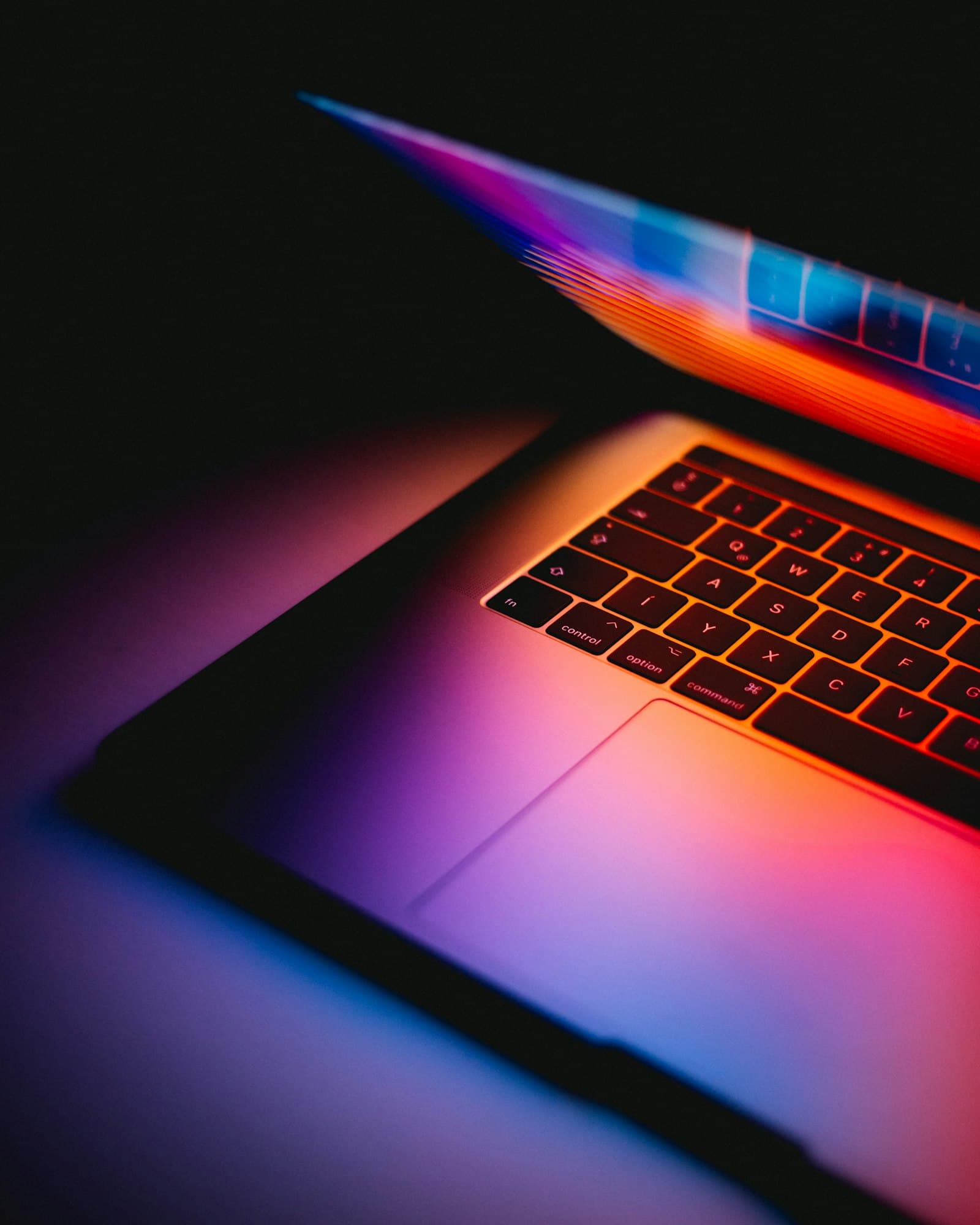 MacBook con codice Next.js per migrazione sito da WordPress
